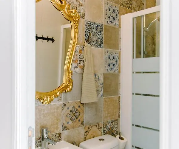 Paz & - Peace & בית הארחה